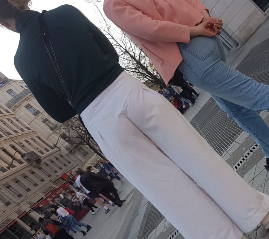 Milf with white pants VTL (candid) 5 of 19 pics