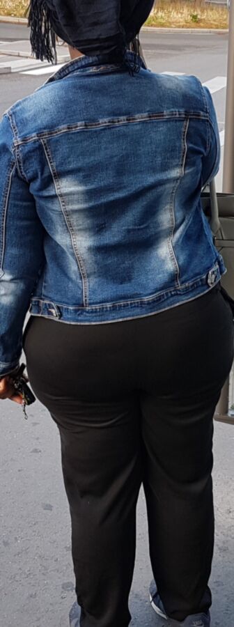 Nice Black Granny with Buttcrack (candid) 17 of 27 pics