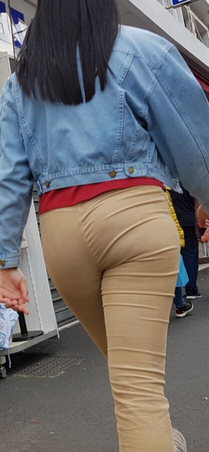 Black Teen with Bubble butt and nice VPL (candid) 16 of 27 pics