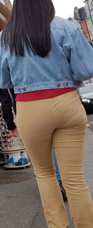 Black Teen with Bubble butt and nice VPL (candid) 9 of 27 pics