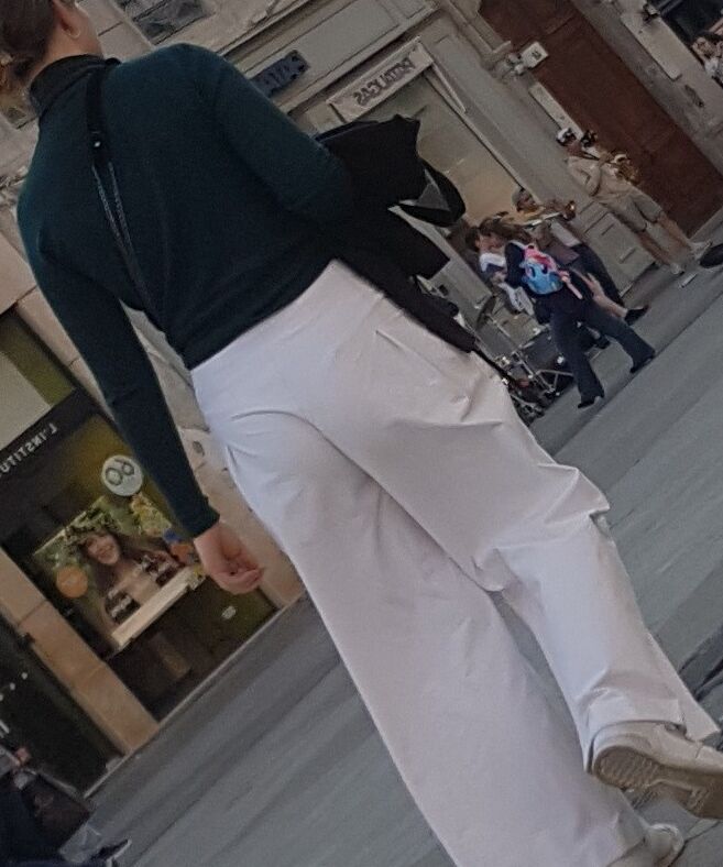 Milf with white pants VTL (candid) 8 of 19 pics