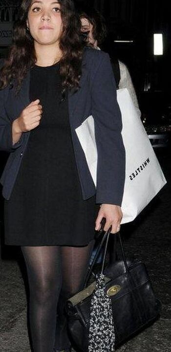 UK TV Presenter in Pantyhose - Maquita Oliver 15 of 22 pics