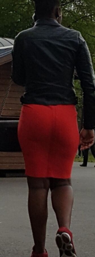 Lovely pair of black milfs with huge asses (candid) 16 of 22 pics