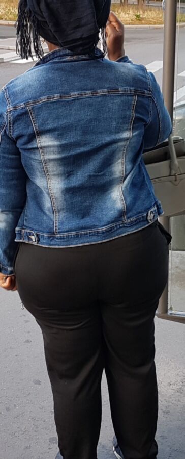 Nice Black Granny with Buttcrack (candid) 16 of 27 pics