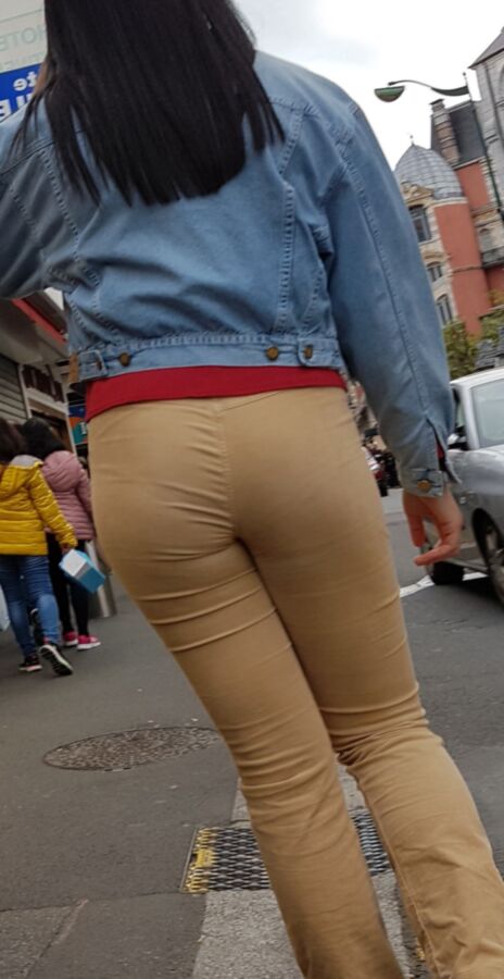 Black Teen with Bubble butt and nice VPL (candid) 15 of 27 pics
