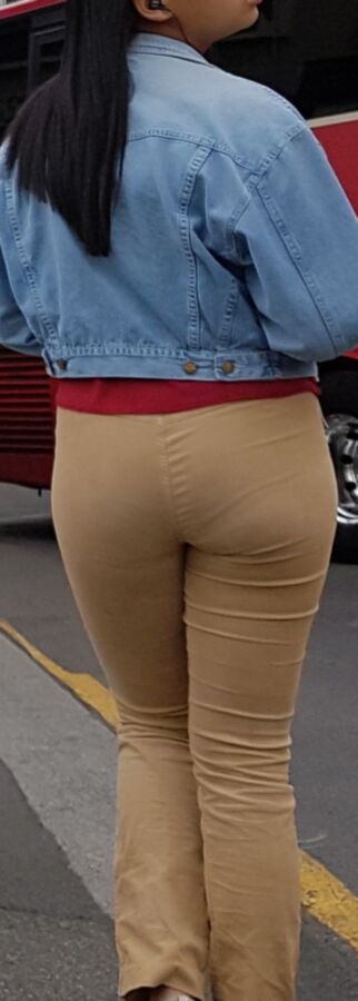Black Teen with Bubble butt and nice VPL (candid) 7 of 27 pics