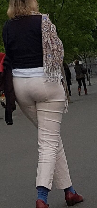 Wonderful Granny with See Trough Thong (candid) 20 of 37 pics
