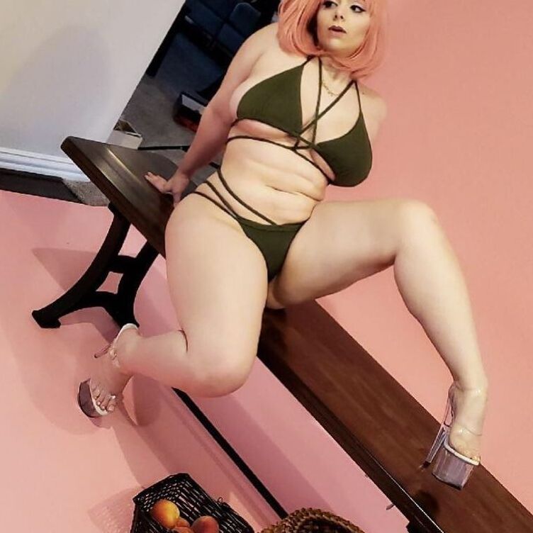 Mariah Mallad aka Momokun 20 of 63 pics