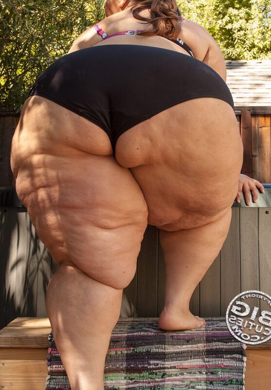 Gorgeous BBW with a giant ass 20 of 82 pics