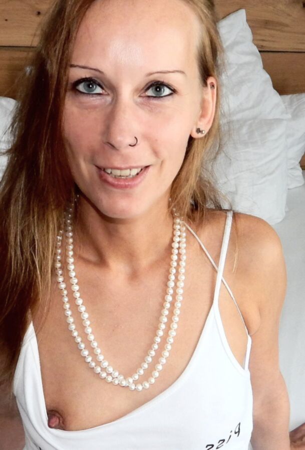 Skinny Horny MILF Andrea  13 of 47 pics