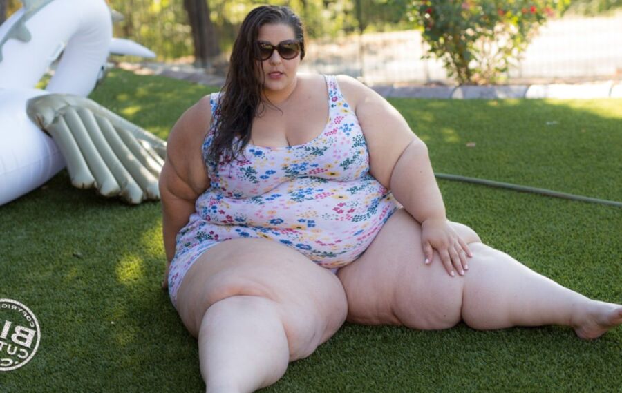 Gorgeous BBW with a giant ass 12 of 82 pics