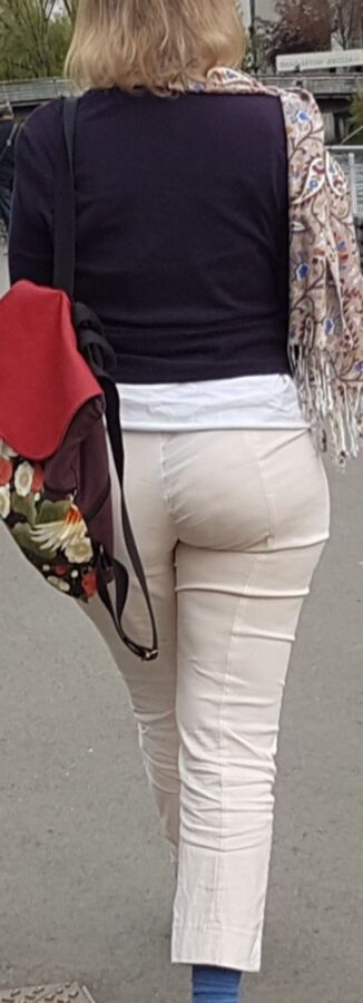 Wonderful Granny with See Trough Thong (candid) 15 of 37 pics