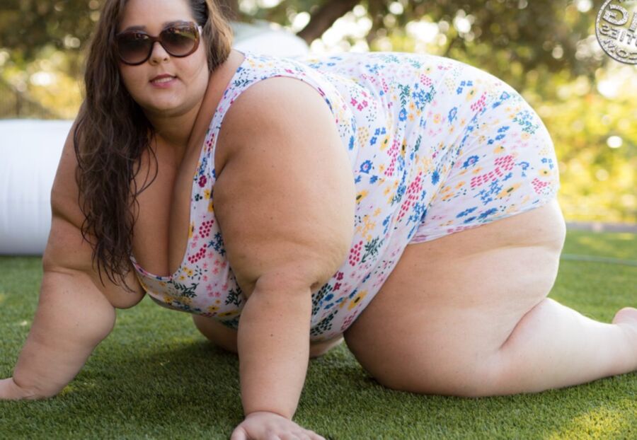 Gorgeous BBW with a giant ass 15 of 82 pics