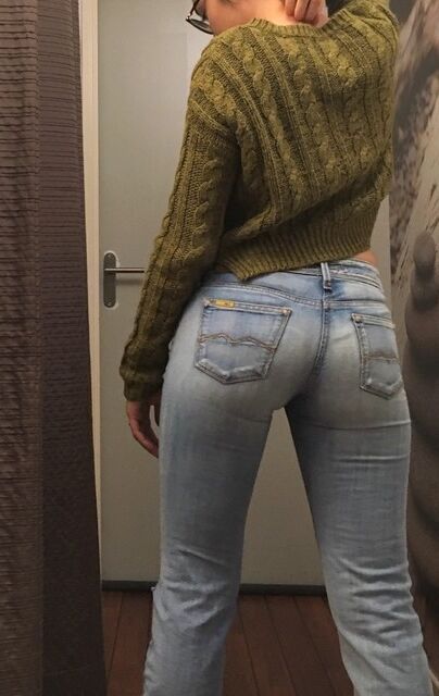 Jeans asses: First thing I check out..... 22 of 50 pics