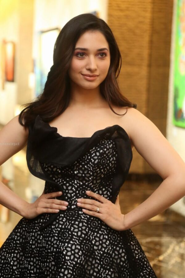 Tamannaah Bhatia - Beautiful Indian Bollywood Celeb Sexy Poses 22 of 79 pics