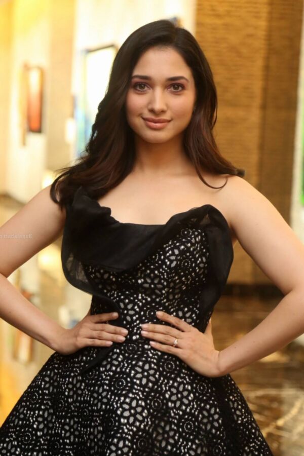 Tamannaah Bhatia - Beautiful Indian Bollywood Celeb Sexy Poses 16 of 79 pics