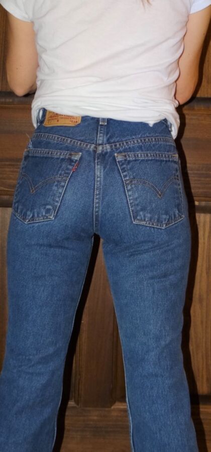 Jeans asses: First thing I check out..... 24 of 50 pics
