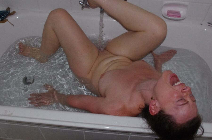 Cute Girls Pleasure Themselves in the Bath 14 of 60 pics