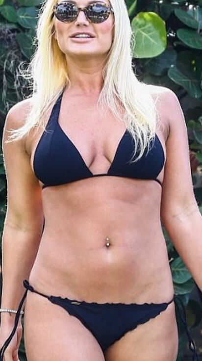 Brooke Hogan - Dirty Black Bikini 2 of 39 pics