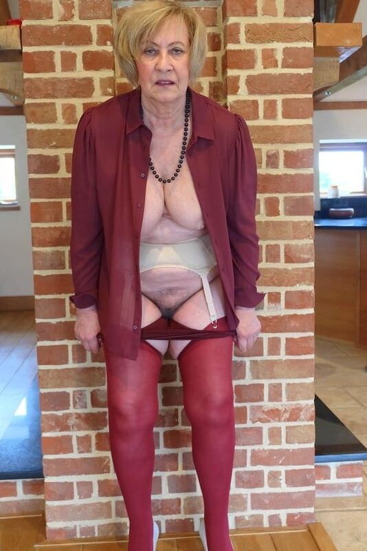 Granny Kelly Dress Porno Pic