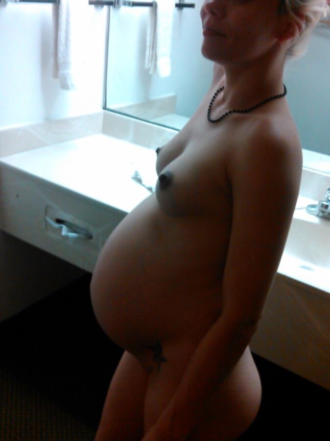 Horny pregnant amature 18 of 139 pics