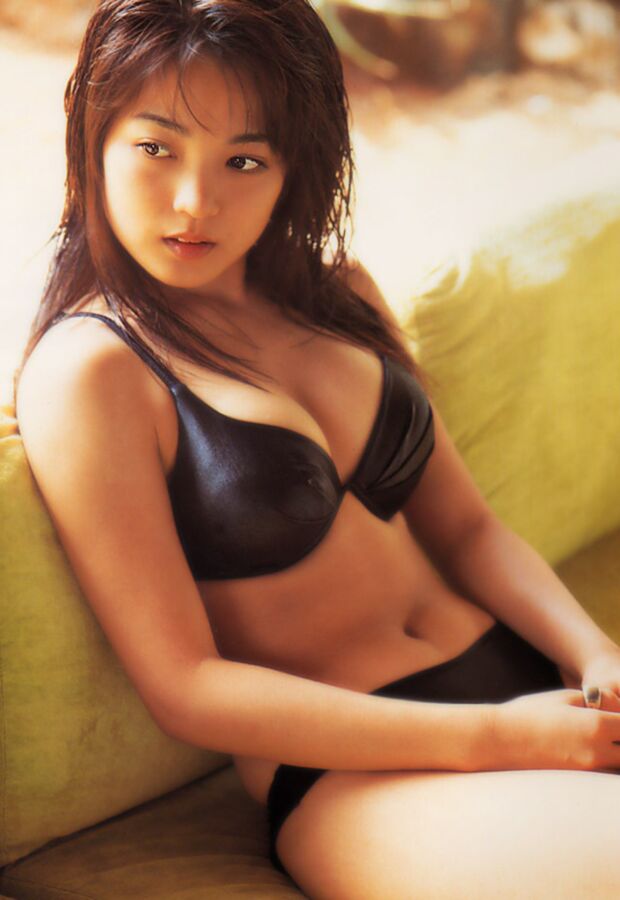 Ryoko Kuninaka 3 of 34 pics