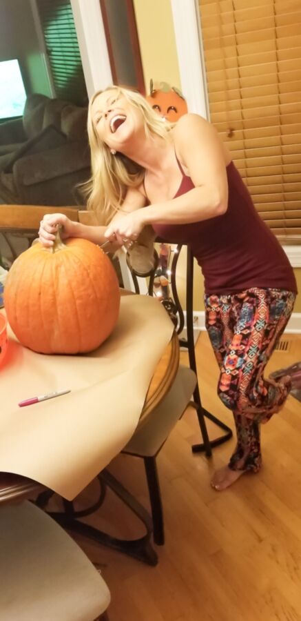 Madden - Pumpkin Carving 15 of 87 pics