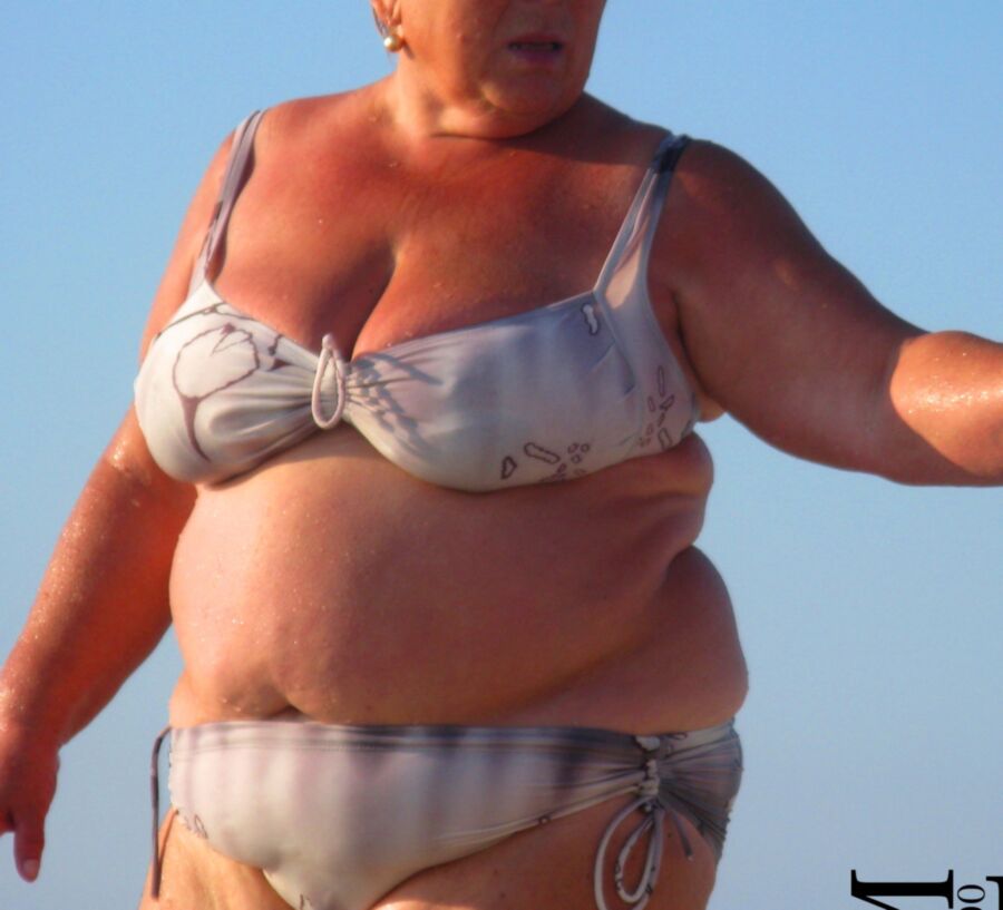 HUGE BELLY GRANNIES AND MILF FROM BEACH 5 of 41 pics