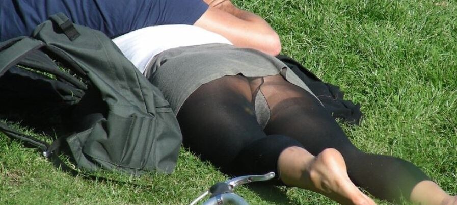 Upskirt turn ons  22 of 31 pics