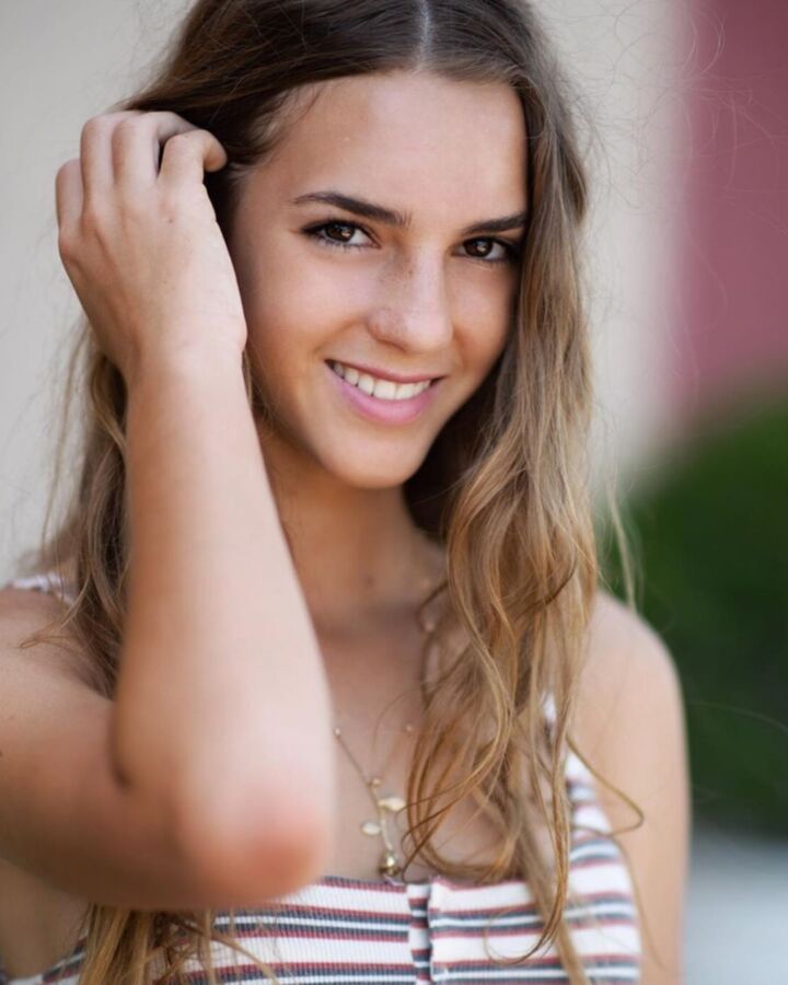 Emily Feld, wonderful eighteen model 24 of 64 pics