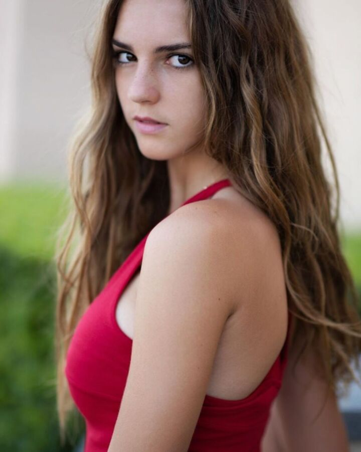 Emily Feld, wonderful eighteen model 9 of 64 pics