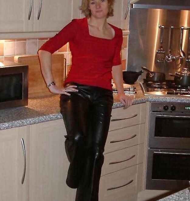 Exposed - horny UK MILF shared with many friends 1 of 37 pics