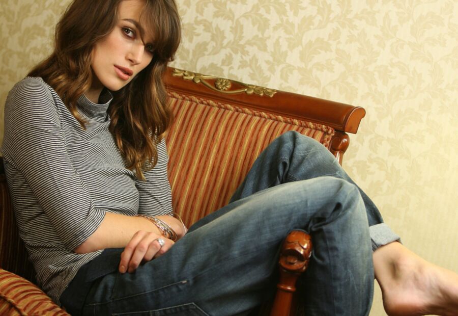 Keira Knightley Barefooted  1 of 23 pics