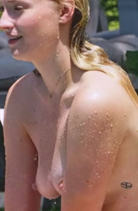 Sophie Turner topless 7 of 8 pics