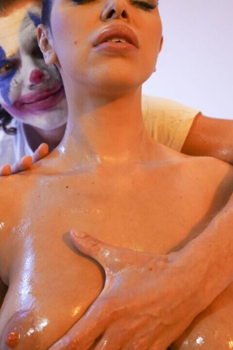 Kira Queen - Joker Gives Wonder Woman a Massage 14 of 105 pics