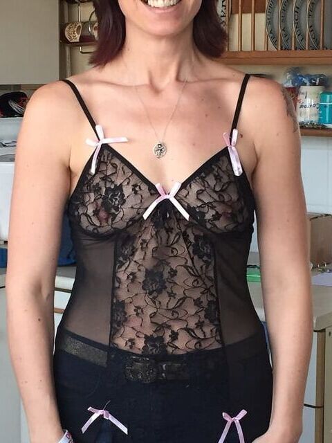 This UK MILF loves to flash - but who is she? 7 of 80 pics