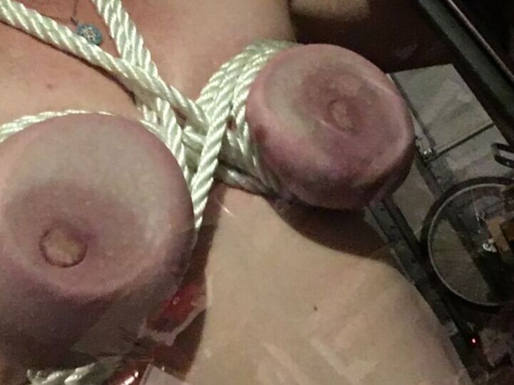 My Sexy MILF Girlfriend Tits on Glass 5 of 19 pics