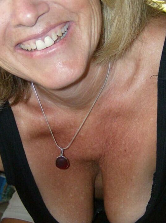 Beautiful cleavage and downblouse 10 of 28 pics