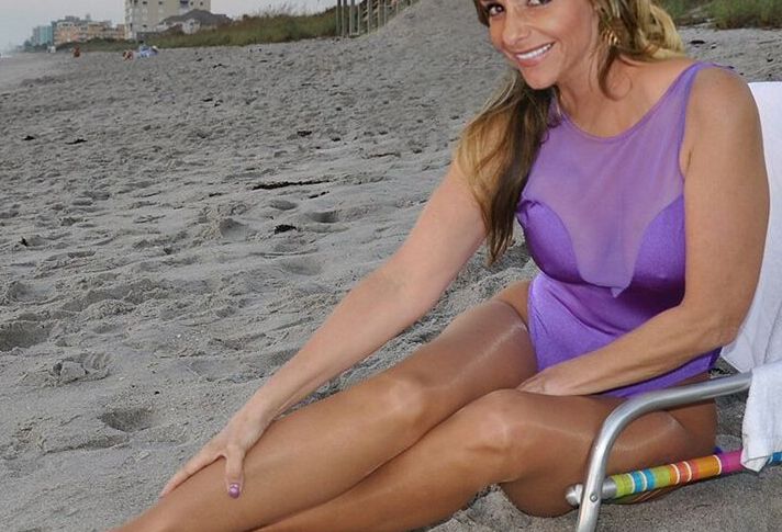 Carrie in Pantyhose 5 of 5 pics