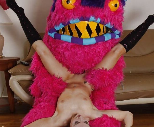 Fucked By Monsters 4 of 64 pics