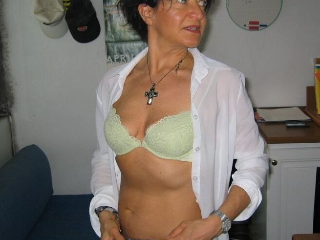 Sexy Mature At Home Stripping 17 of 25 pics