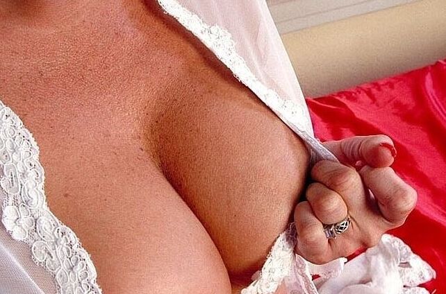 Xandria - Mum with big tits 15 of 72 pics