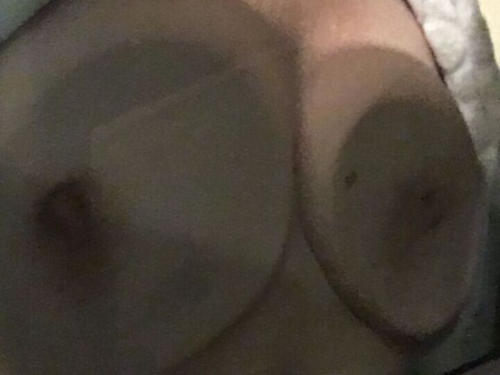 My Sexy MILF Girlfriend Tits on Glass 2 of 19 pics
