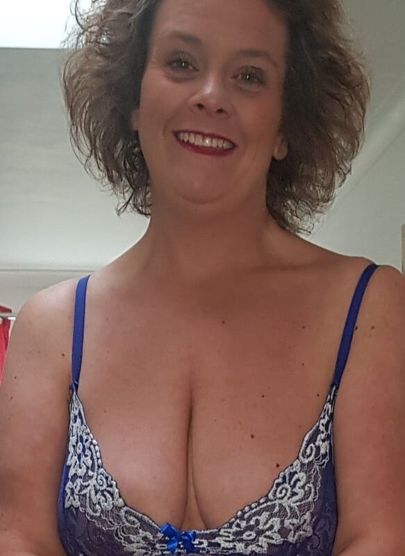 Beautiful cleavage and downblouse 23 of 28 pics