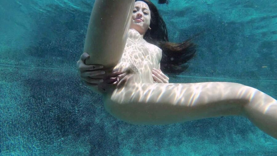 girl masturbates under water 17 of 48 pics