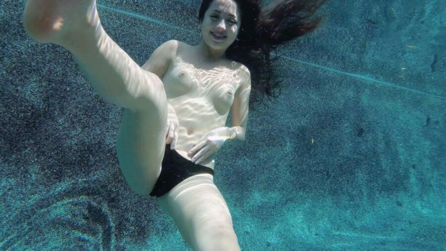 girl masturbates under water 1 of 48 pics