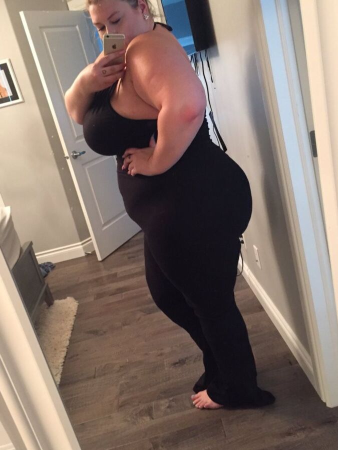 Now THIS is a BBW! 4 of 34 pics