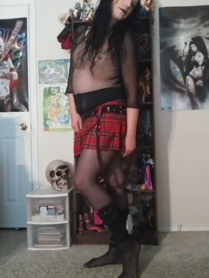 Goth schoolgirl no makeup (with cum on feet in leggings gifs) 1 of 30 pics