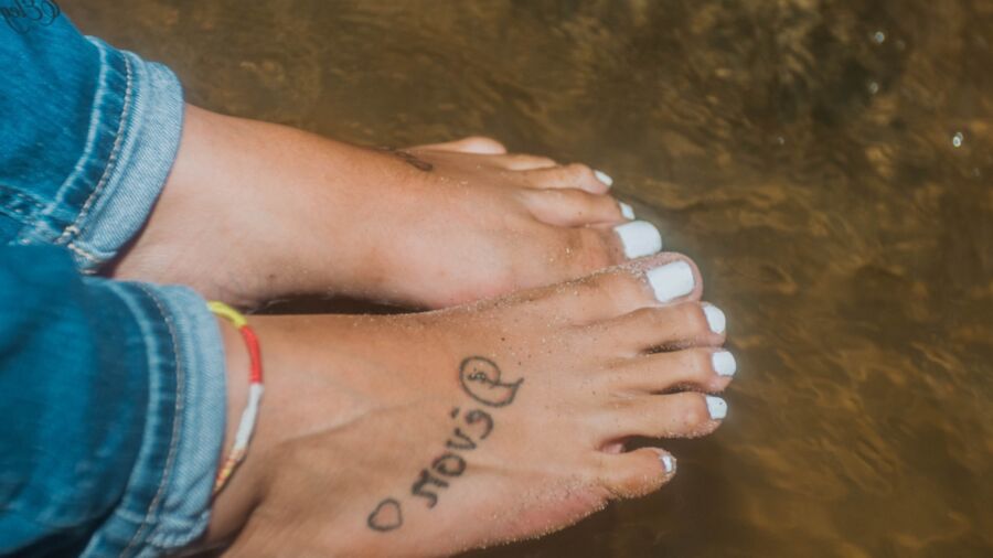 ebony mixed sexy feet in nature 22 of 30 pics