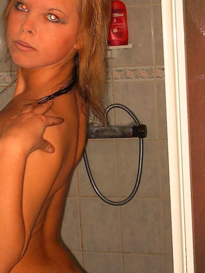 Swedish naked chick in the shower 21 of 21 pics